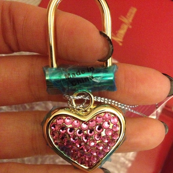 🌟REDUCED🌟Crystal Heart-Shaped Keychain