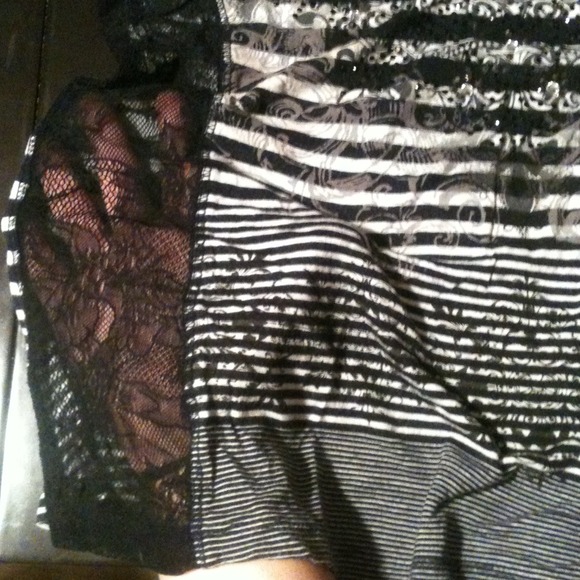 Black and while, lace top! - Picture 4 of 4