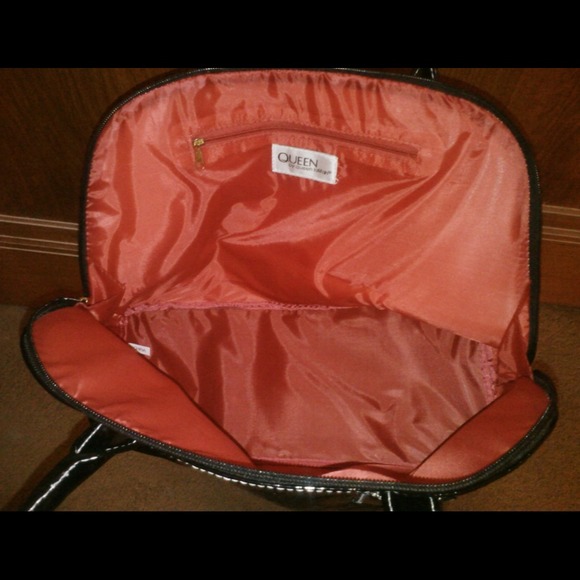 Sold Queen latifah black handbag - Picture 3 of 4