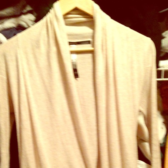 ❎❎❎SOLD❎❎❎Cream Kensie cardigan