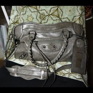 REDUCED！MORE PICS! This is not a Balenciaga