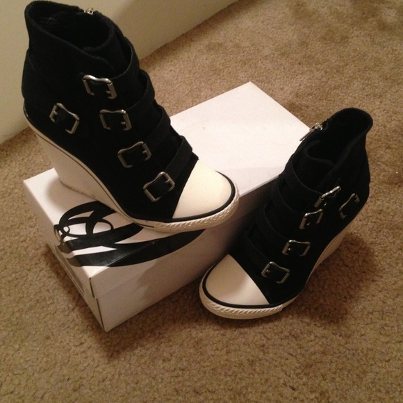 NINE WEST SHOWOFFOL1