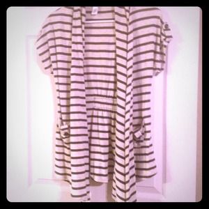 Dark grey and beige cardigan with pockets!