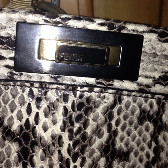 FENDI "Peekaboo Large Bag" - Picture 2 of 3