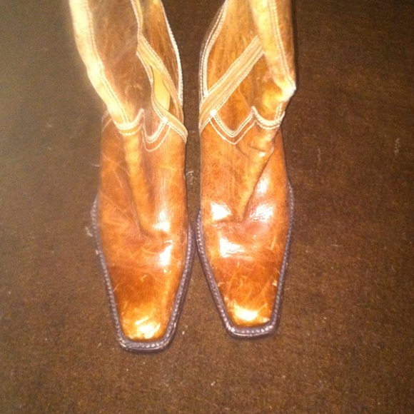 Boots - Picture 3 of 4