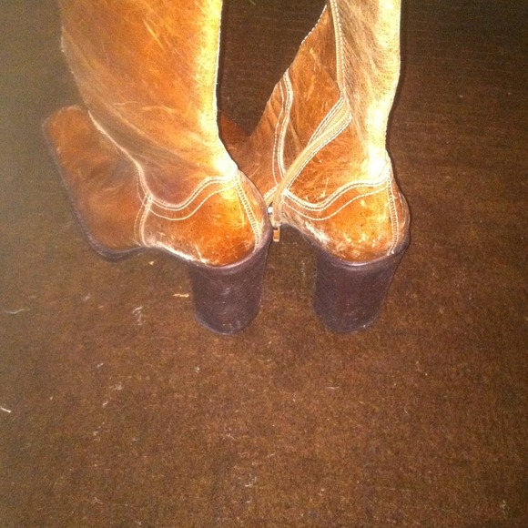 Boots - Picture 4 of 4