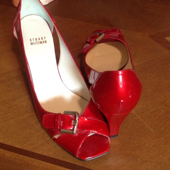 🎯🎯🎯SOLD 🎯🎯🎯Stuart Weitzman Red Patent Wedge - Picture 2 of 4