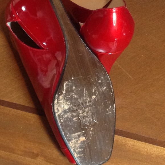 🎯🎯🎯SOLD 🎯🎯🎯Stuart Weitzman Red Patent Wedge - Picture 3 of 4