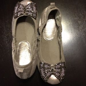 Cute Report silver flats