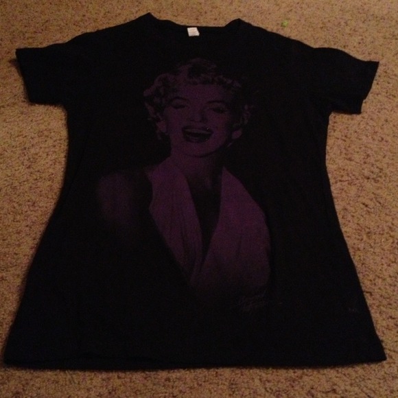 Black T shirt