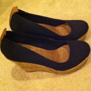 Reserve until Friday .- Aldo Wedges