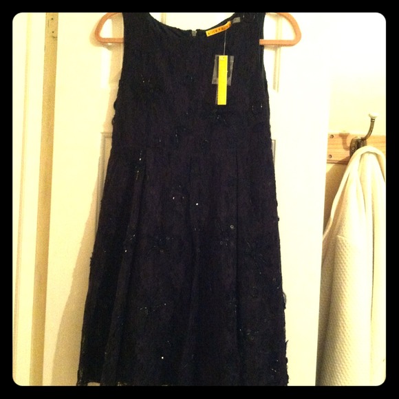 S Alice + Olivia lace cocktail drs w blk sequins