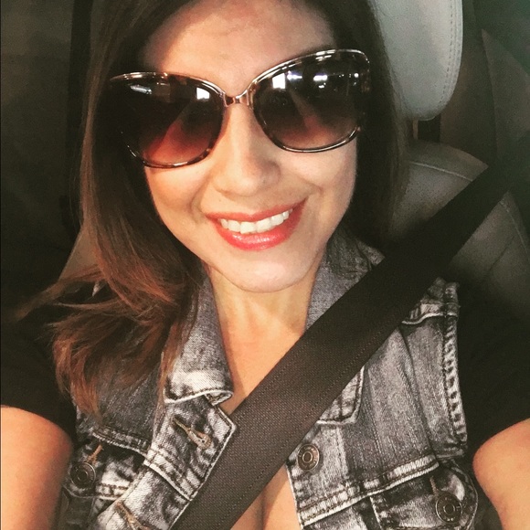 Meet yours truly and the famous Zombie_Bella! - Picture 3 of 4