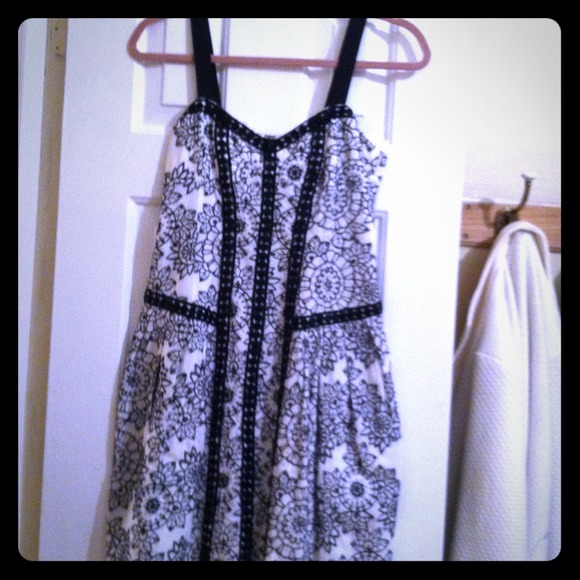 Wht/blk Nanette Lepore embroidered dress - Picture 1 of 4