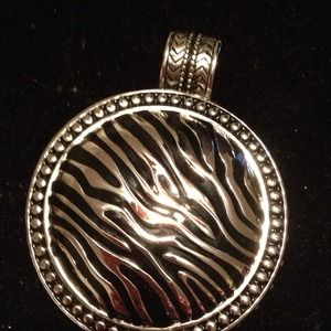 Premier Designs Jewelry- animal print pendant.