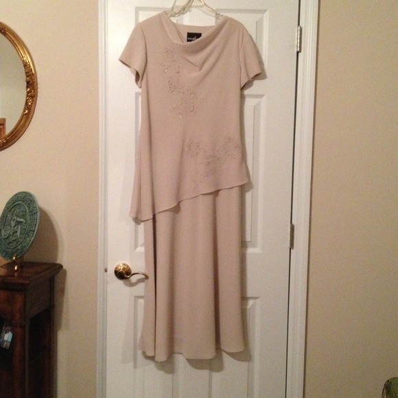 Dress - Picture 1 of 1