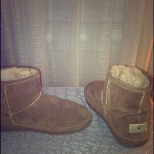 ❌RESERVED❌Brown Short BearPaw Boots Size 8