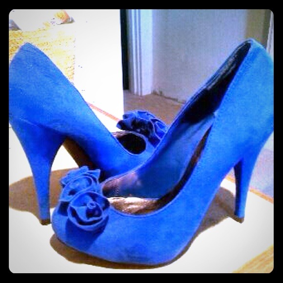 PRICE CUT 👠💙Cobalt blue pump👠