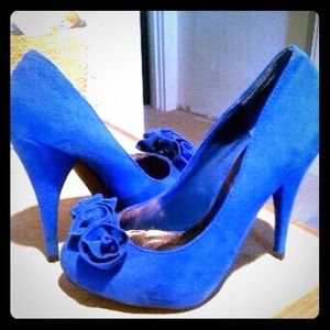 PRICE CUT 👠💙Cobalt blue pump👠