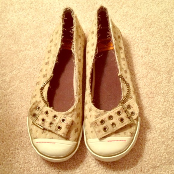 Slip On Sneakers w/ Chain Detail