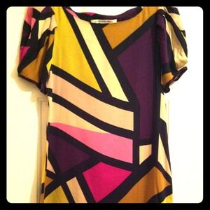 Size 2 DVF silk short slv printed dress