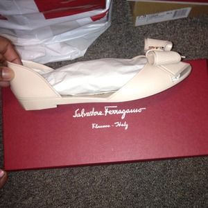 Woman's Salvator Ferragamo Flats