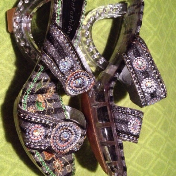 Shoes - Picture 2 of 3