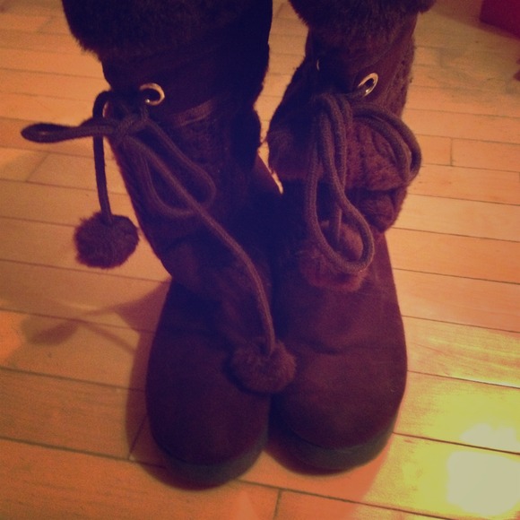 Sweater boots