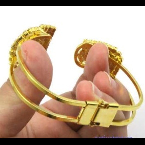 SOLD💎💎💎Rhinestone Bow Cuff Bangle - Picture 2 of 2