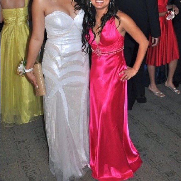 White Gown - Picture 3 of 4