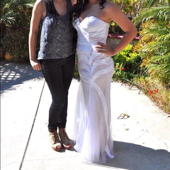 White Gown - Picture 4 of 4