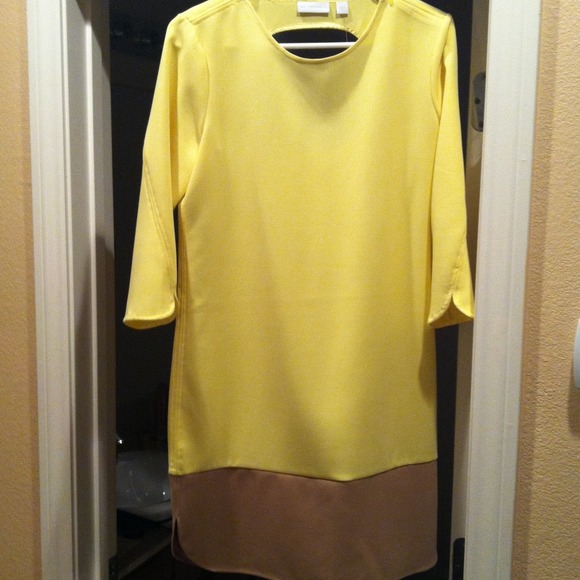 Spring chic tunic with back cutout - Picture 2 of 3