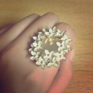 Vintage flower ring (new!)