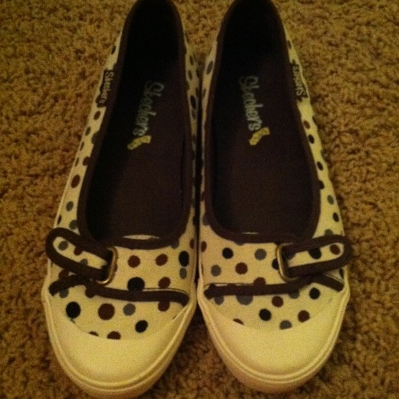 Shoes - Picture 3 of 4