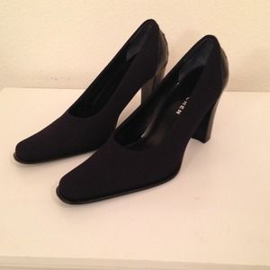 Sold **REDUCED** Glory Chen black dress pumps.