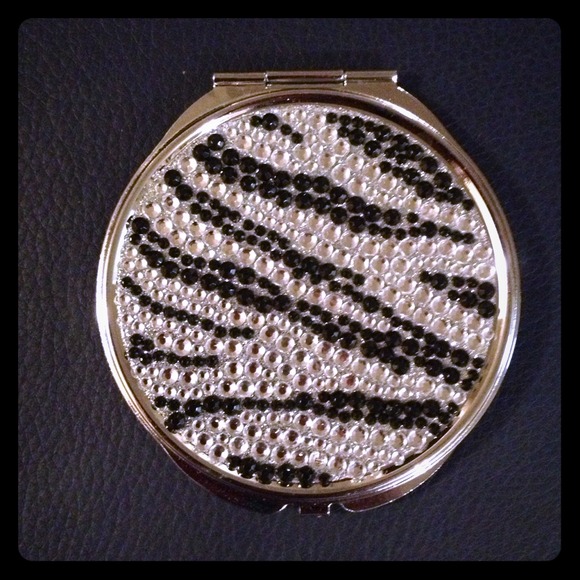 👑 Bundle 3 Eyeliners & Mirror.