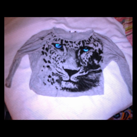 Crop Top With A Cheetah Face On It☺