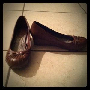 ✨Reduced✨ Xhilaration tan faux leather wedges