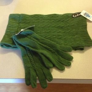 Scarf and glove set