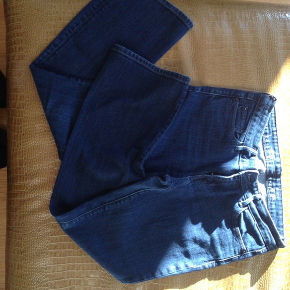 Cute boot cut Levi's. ❤