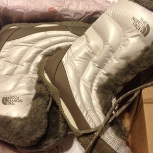 Northface womens snow boots