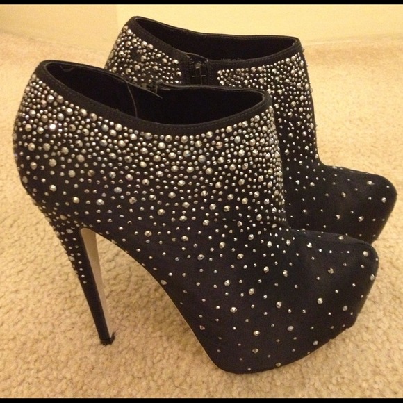 👏Sold👏Aldo rhinestone stiletto booties $70 PP