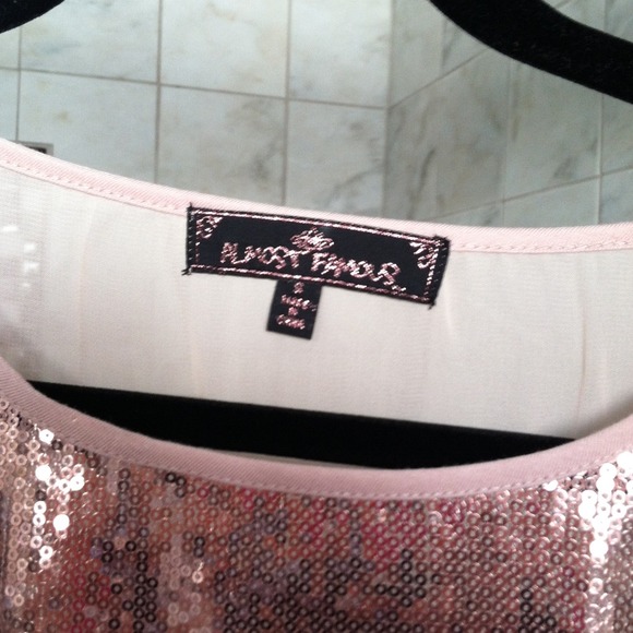 Pink sequin top - Picture 3 of 4