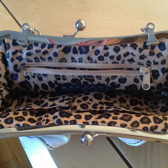 ::sold::::white bag rampage - Picture 3 of 4