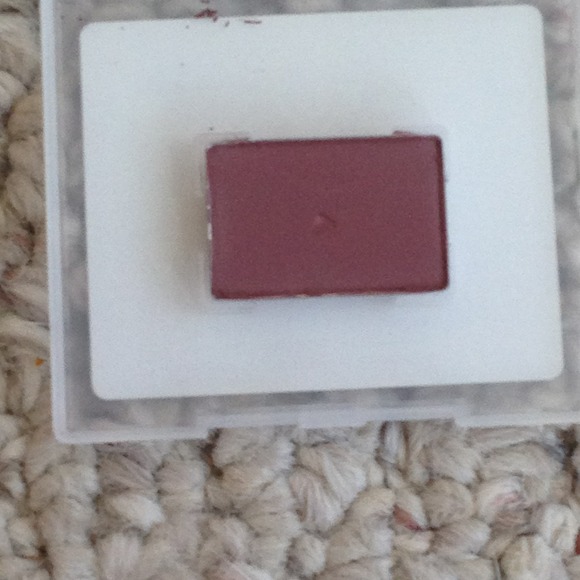 ⛔SOLD⛔Mary Kay eyeshadow in raisin - Picture 2 of 2