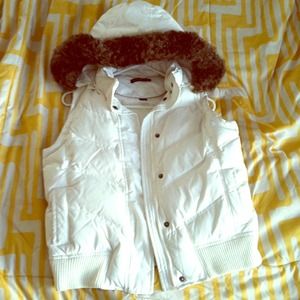 Gap vest with fur trim