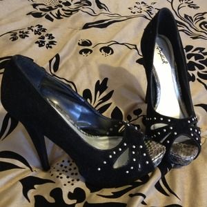 Rinestone skip in heels.. Great shape !!!