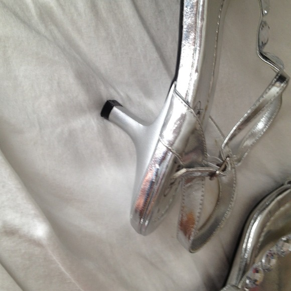 Heels - Picture 2 of 2
