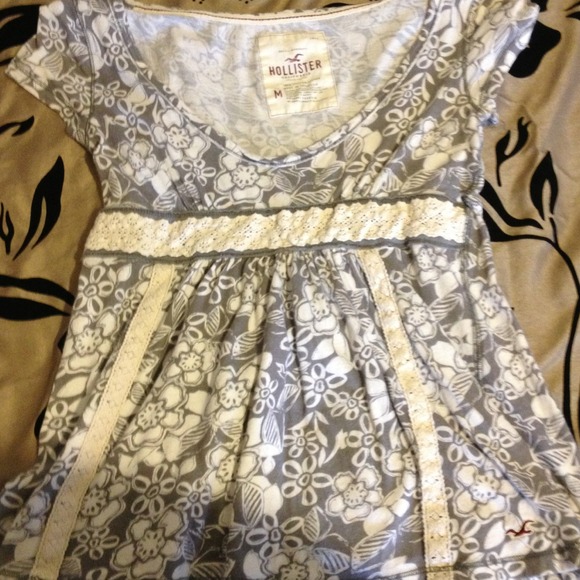Hollister short sleeve floral shirt