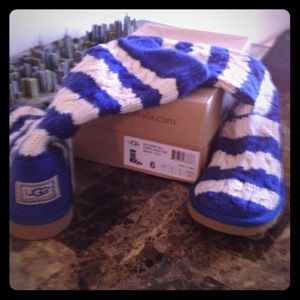 Authentic Uggs Women's size 6.